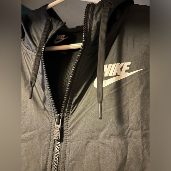 Black Nike windbreaker size xxl Worn a few times well loved and cared for! - Picture 4 of 5